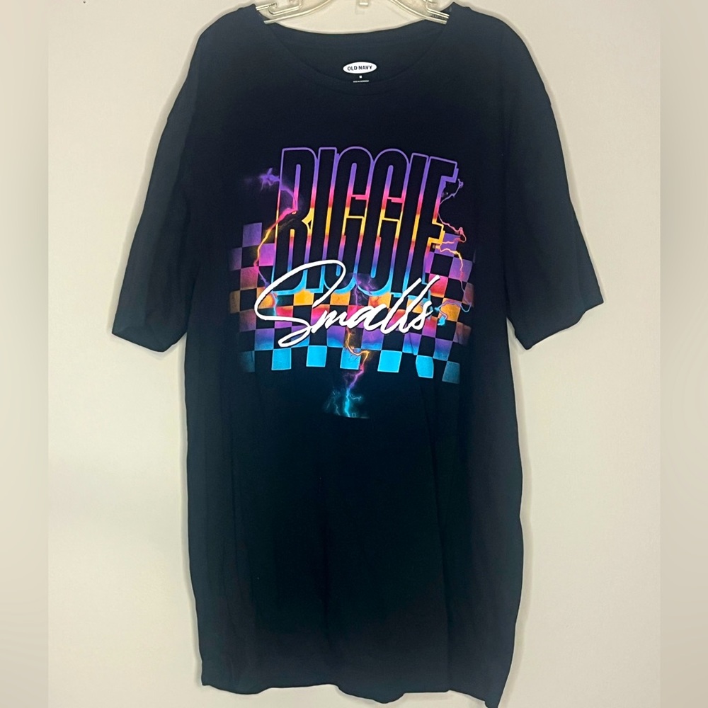 old navy tshirt